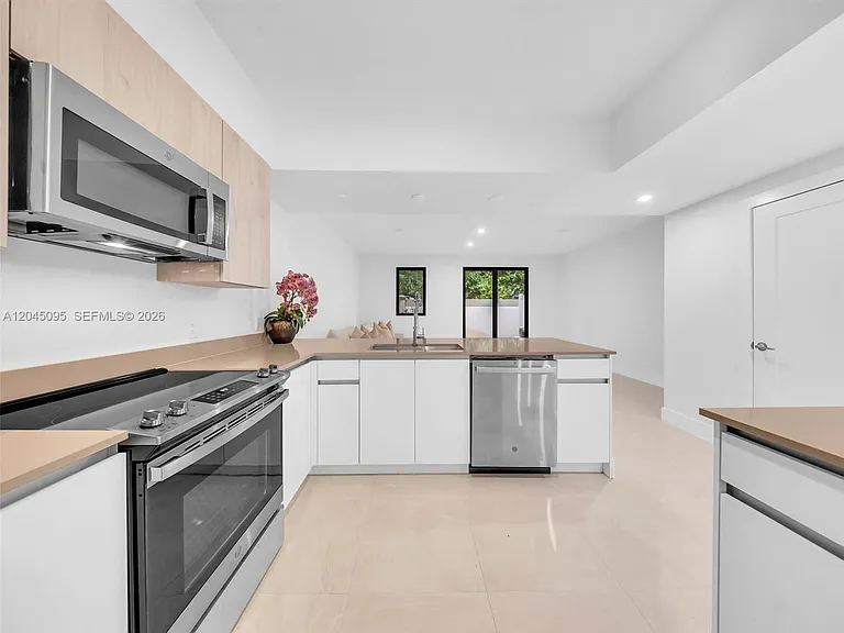 5505 W Oak Way — Photo 2