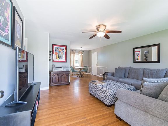 3rd image of 2914 Brigadoon Pkwy