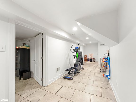 2nd image of 1621 N McVicker Ave #1