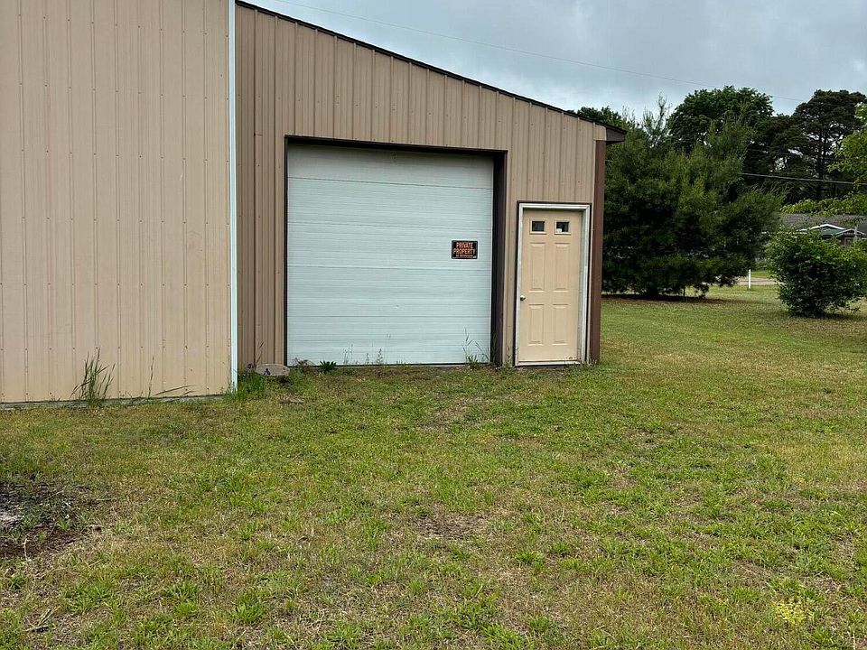 2nd image of 3338 Babylon Rd