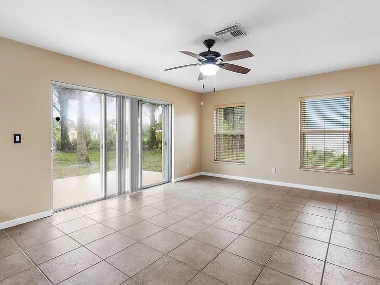 1533 Rialto Dr — Photo 4