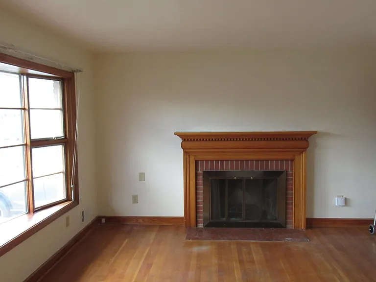 1011 Summit Ln NW — Photo 2