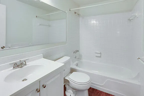 2 Bedroom Unit - Full Bathroom