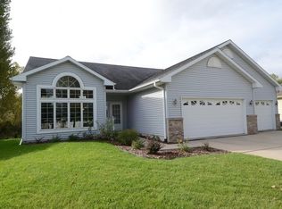 703 Lochmoore Dr, Waunakee, WI 53597