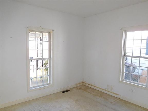 2nd image of 505 Fontaine St