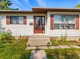 6772 N Temple Dr NE, Calgary, AB T1Y 5E6