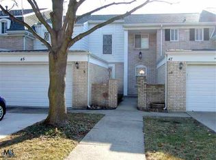 45 Canterbury Trail Dr, Rochester, MI 48309