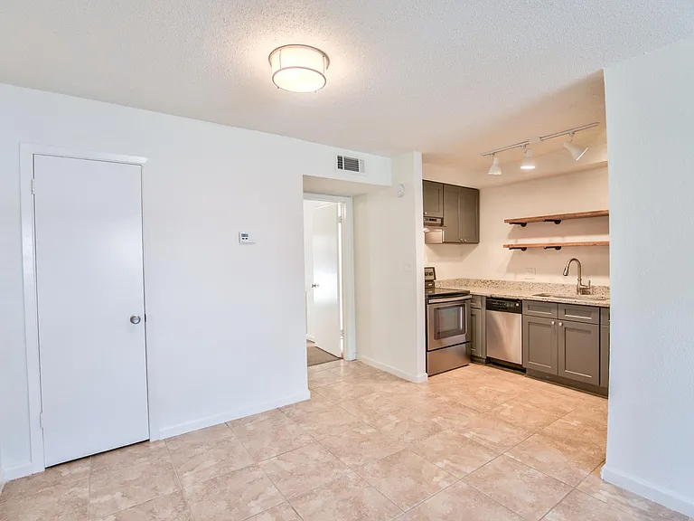 1 BR- Dining Area