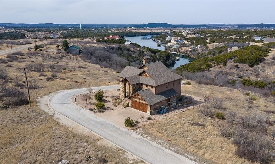 1st image of 200 Castle Harbour Dr