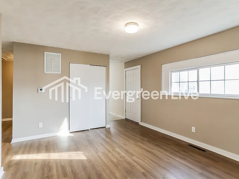 1344 Southfield Dr S — Photo 5
