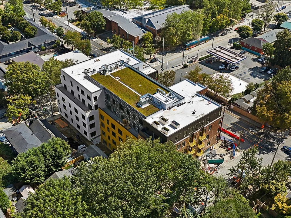 Building Photo 4