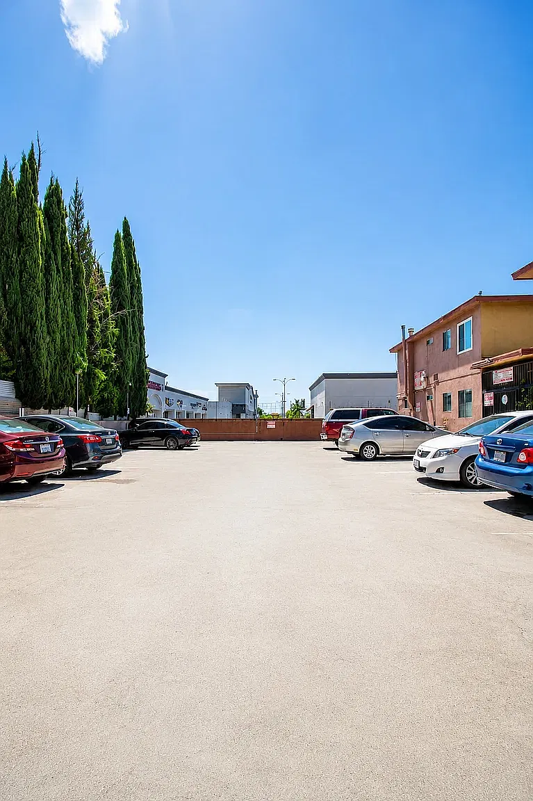 9204 Sepulveda Blvd — Photo 4