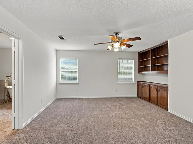 1205 Shannon Ln — Photo 35