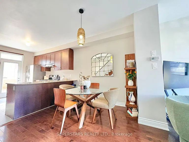 137A Finch Ave E — Photo 4