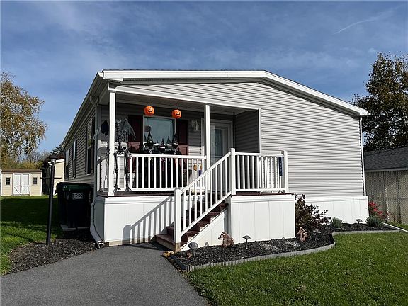 3rd image of 65 Wildbriar Ct N