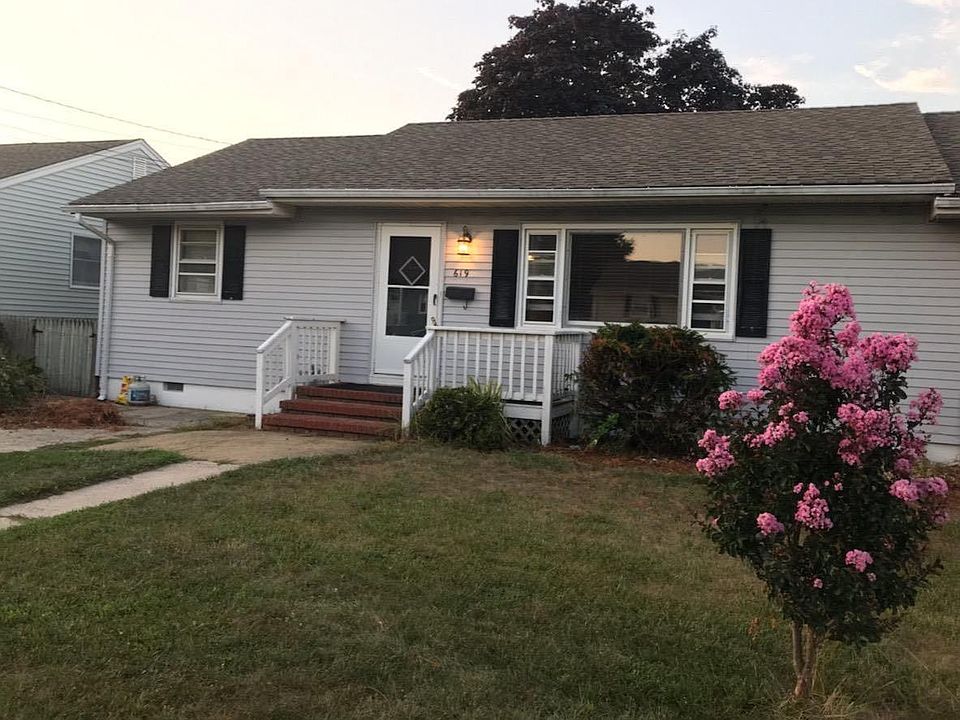 1st image of 619 S Manetta Dr