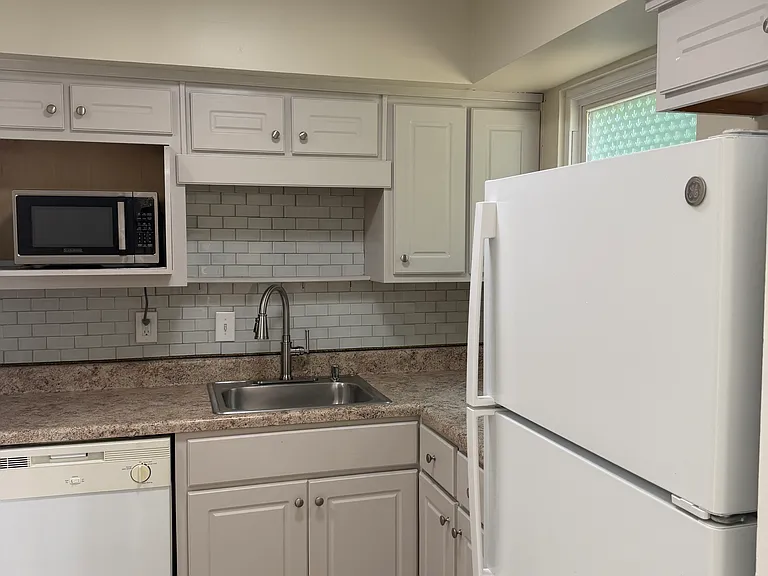 375 Leisure Ct #375 — Photo 5