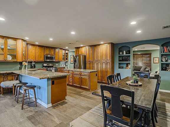 3rd image of 1512 E La Jolla Dr