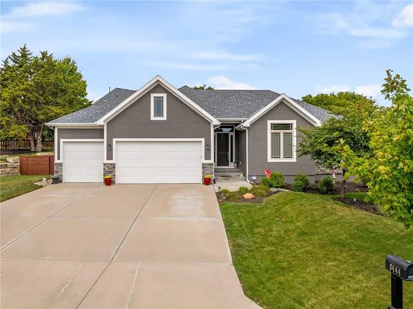 8444 Shady Bend Rd, Lenexa, KS 66227