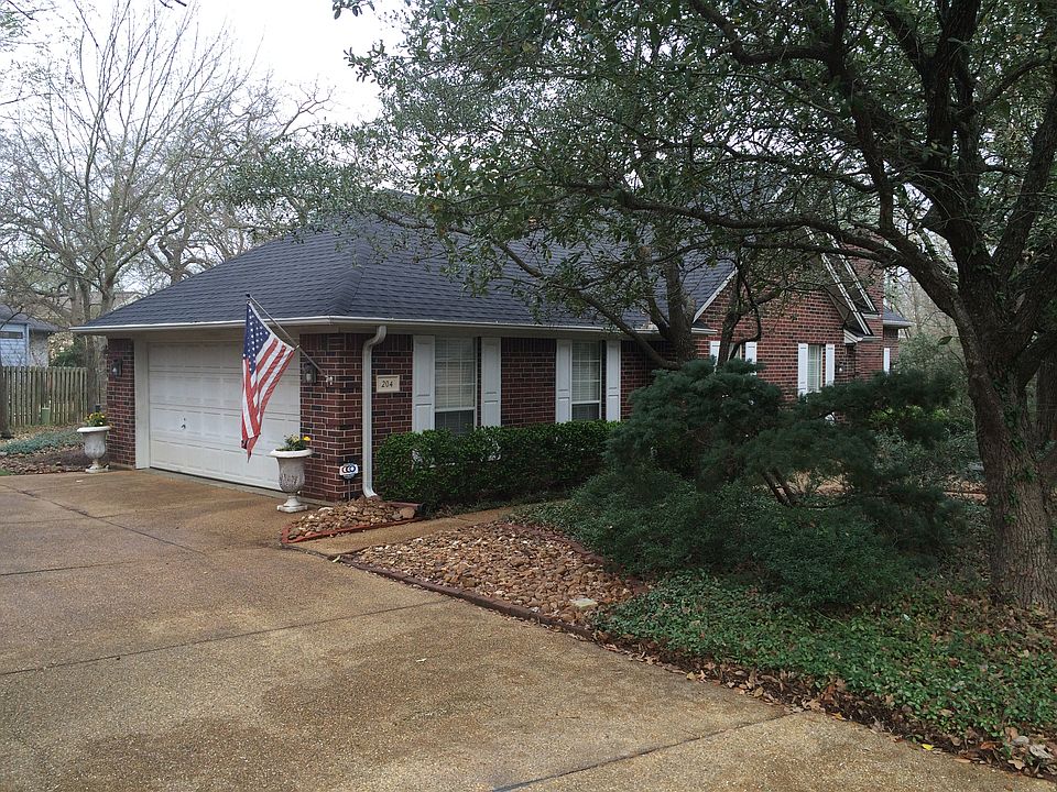 1st image of 204 Chimney Hill Cir