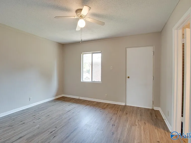 1330 Oshaughnessy Ave NE #A — Photo 25