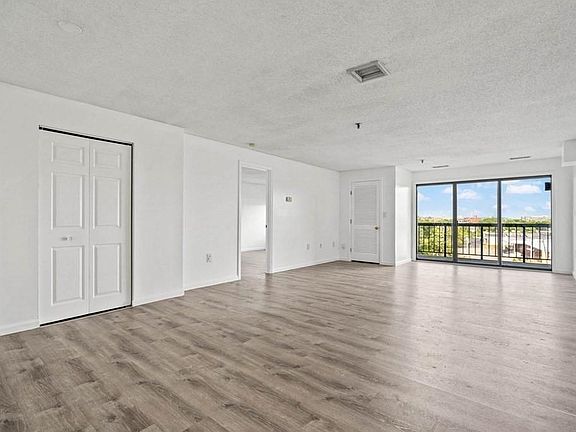 4th image of 3920 Mystic Valley Pkwy #503E