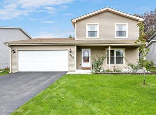 930 Navajo St, Carol Stream, IL 60188