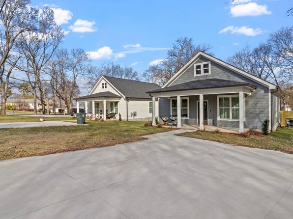 3006 E Crescent Cir