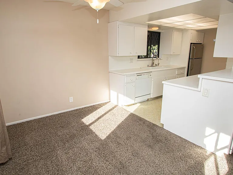 232 Roycroft Ave #2 — Photo 9