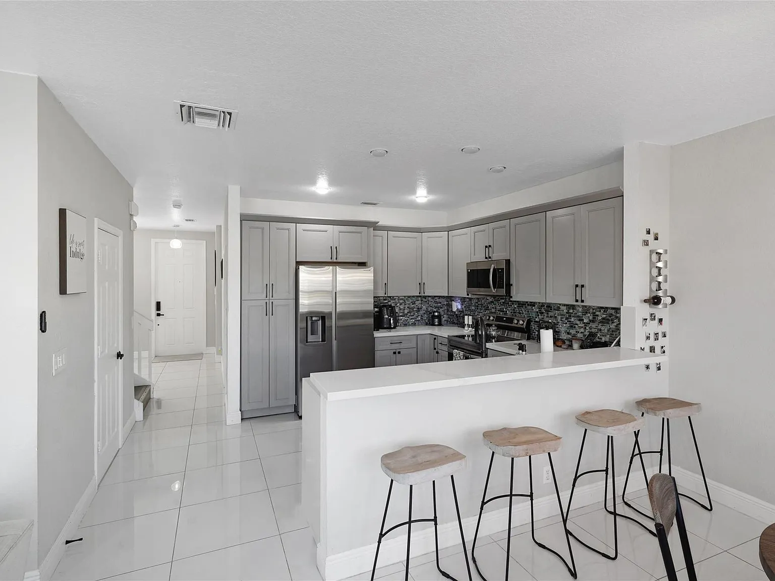 3 bed, 2.5 bath, 1514 sqft, $3,200 — Photo 3