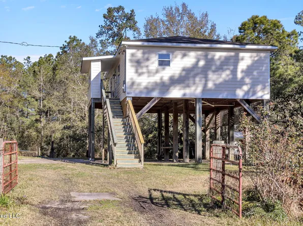6012 6th St, Bay Saint Louis, MS 39520