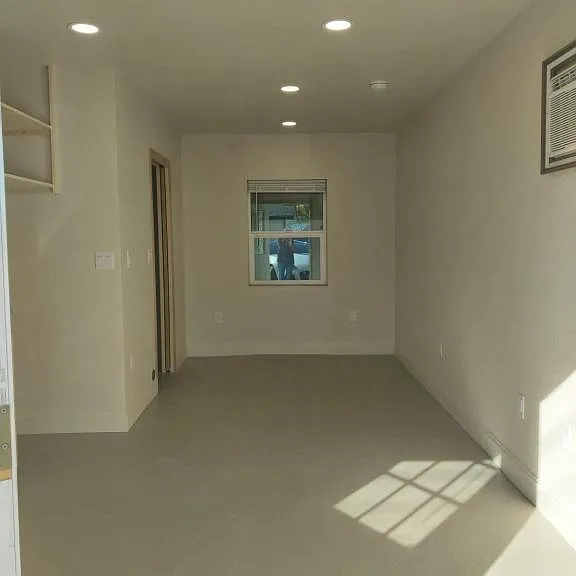 711 SW I St #B — Photo 2