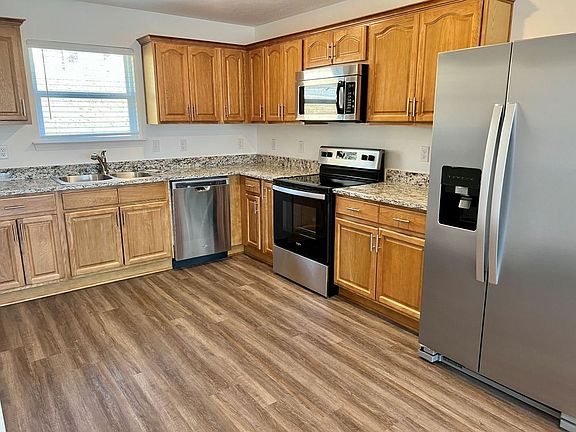 5th image of 22 Hilltop Ln