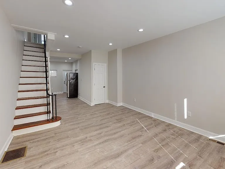 1919 Pierce St — Photo 3