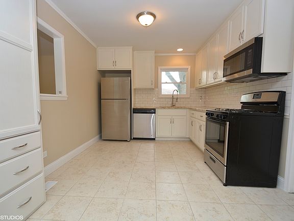 5th image of 475 Indianwood Blvd