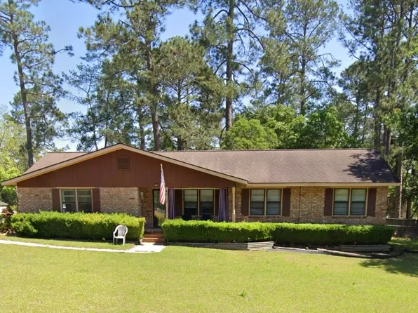 401 Pinehurst Dr, Dublin, GA 31021