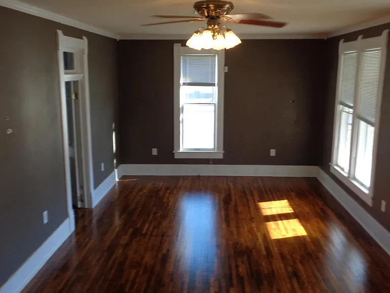 320 E Hickory St — Photo 3