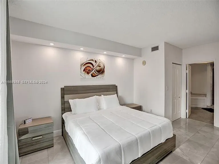 17555 Atlantic Blvd #1101 — Photo 17