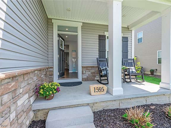 2nd image of 1595 Crescent Dr