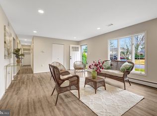 104 W Amhurst Pl, Sterling, VA 20164