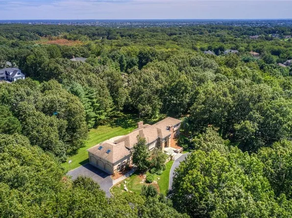 33 Dennell Dr, Lincoln, RI 02865