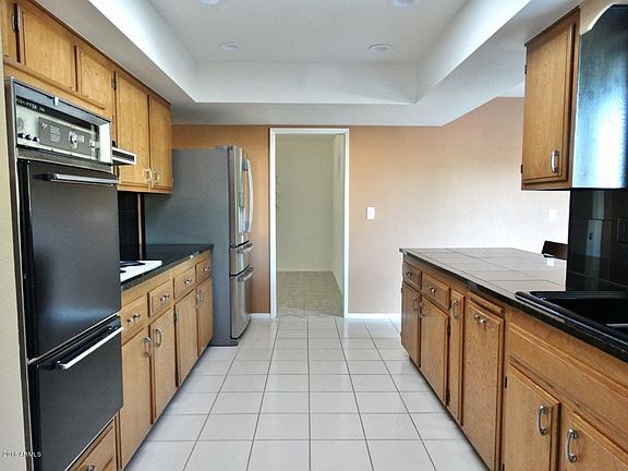 3rd image of 10430 W Camelot Cir
