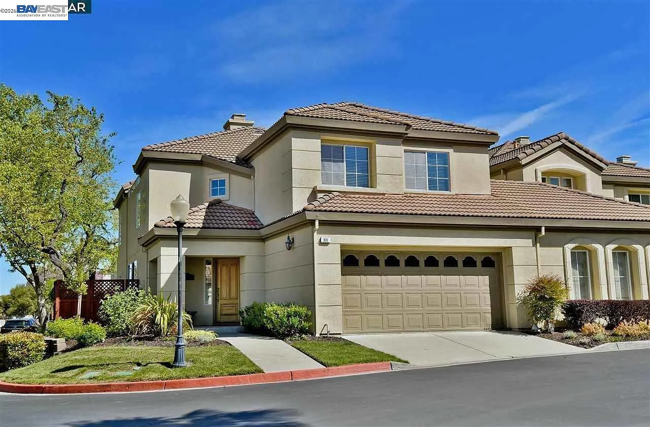 3 bed, 2200 sqft, $4,700 — Photo 1