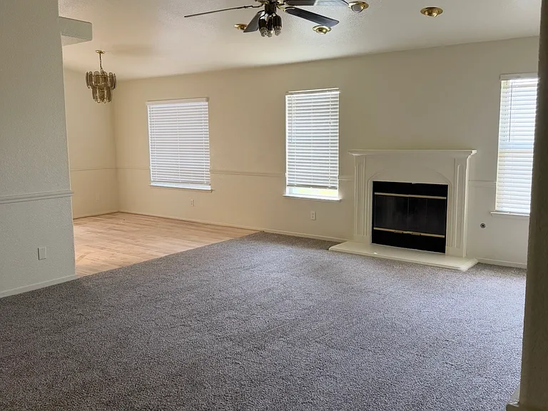 2273 N Babigian Ave — Photo 5