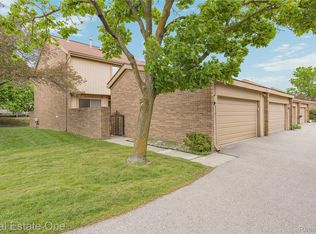 5345 Wright Way W, West Bloomfield, MI 48322