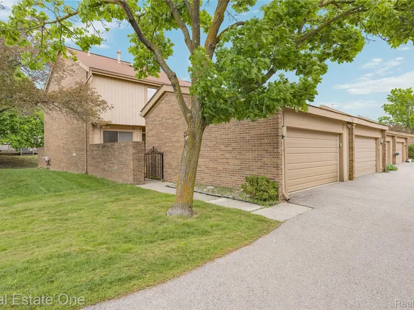 5345 Wright Way W, West Bloomfield, MI 48322