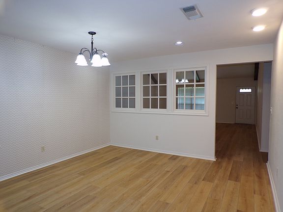 4th image of 21 Fairway Ln