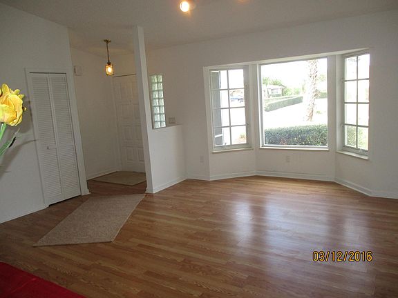 3rd image of 306 NE Gladiola Avenue