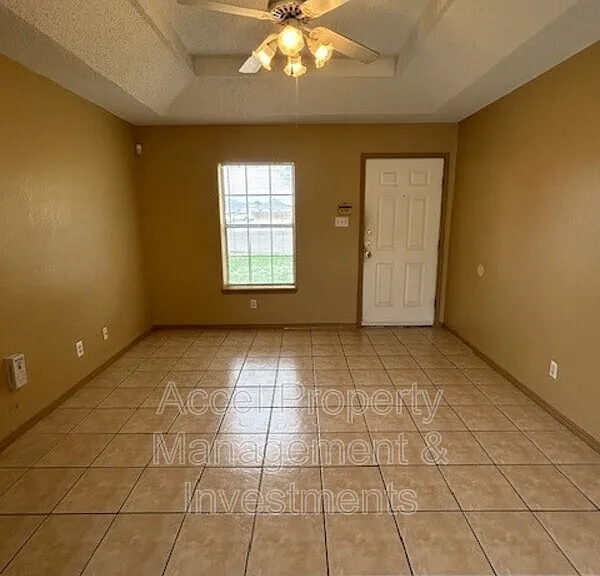 1201 W Carmen Ave #2 — Photo 3
