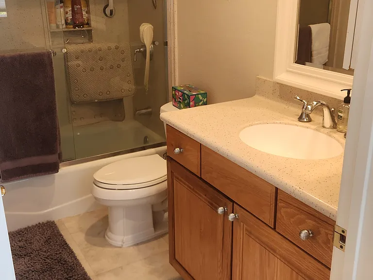 421 Burlington Ct #101 — Photo 22